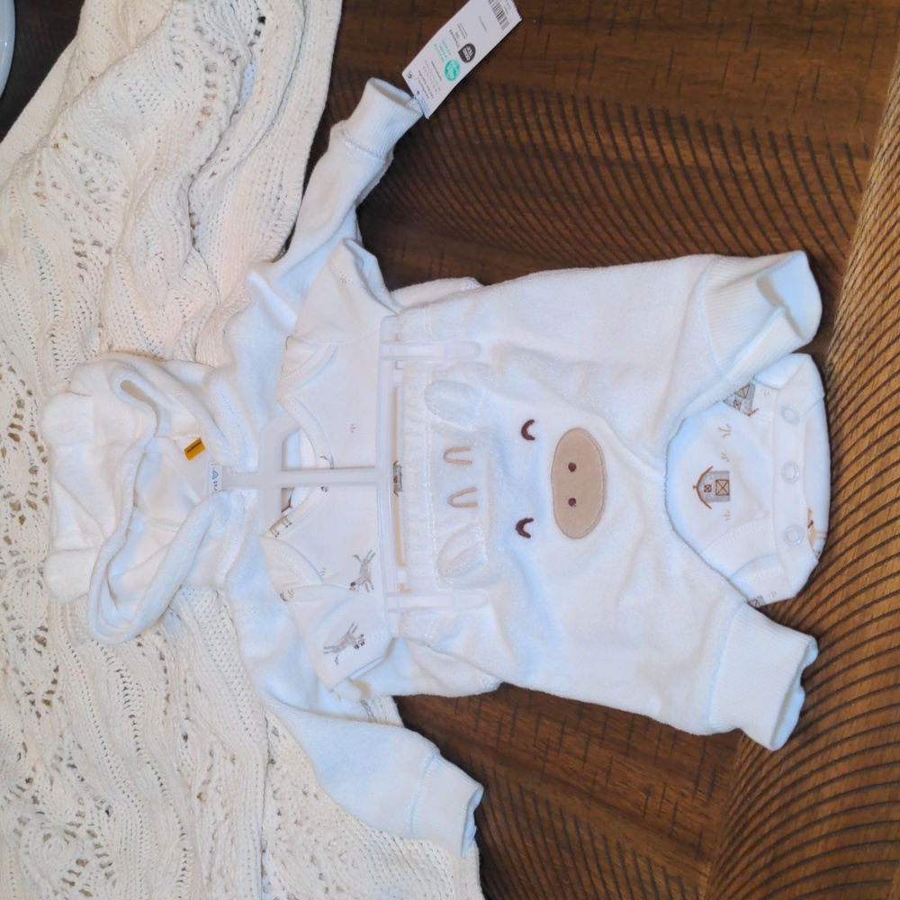 Carter's- New! 🐄 Newborn 3 piece set Cow/ Farm